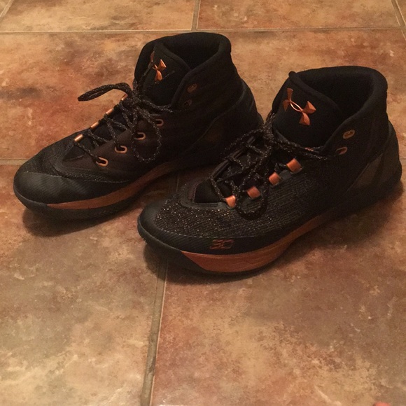 Curry 3 Bronze - Picture 1 of 6